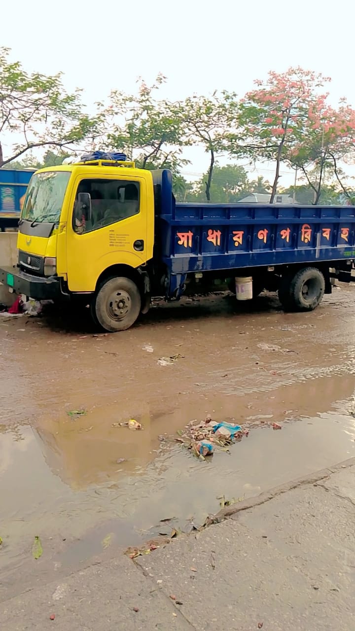 ২০ ফুটি খোলা ট্রাক